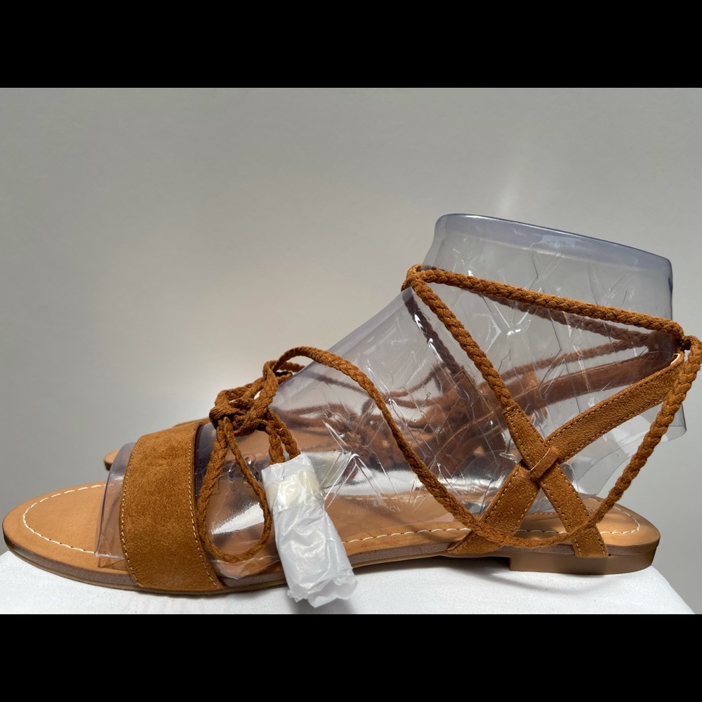 BRAND NEW INC flat camel beige tie up sandals 10